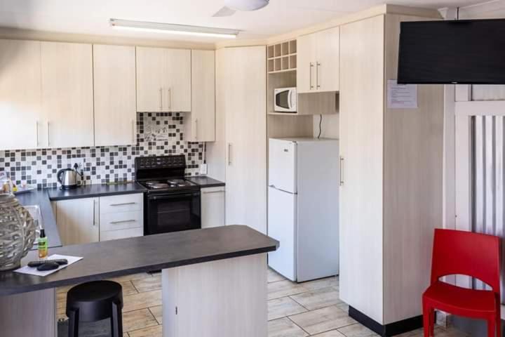 Mykhaya-Your Home Away From Home Kempton Park Exterior foto