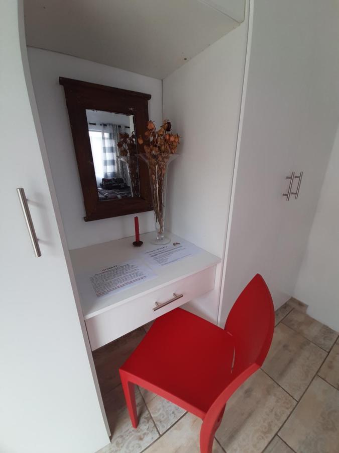 Mykhaya-Your Home Away From Home Kempton Park Exterior foto